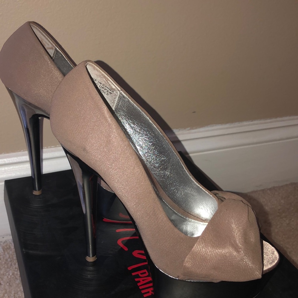 Mocha & Silver Platforms